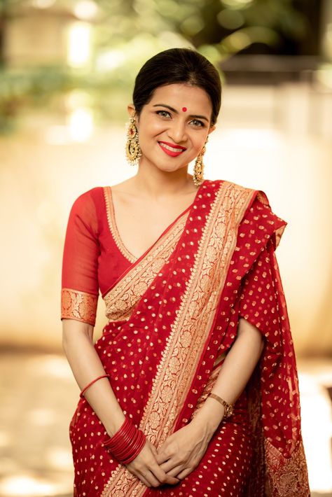 Dd Neelakandan, Saree Wearing Styles, Sarees For Girls, Fashionable Saree Blouse Designs, Fancy Sarees Party Wear, Sari Blouse Designs, Ladies Blouse Designs, Saree Designs Party Wear, Dress Neck Designs