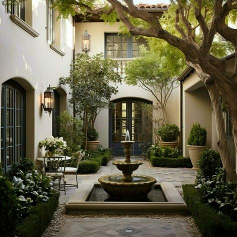 Islamic Courtyard Design, Courtyards With Fountains, Courtyard Home Design, Islamic Courtyard, Inner Courtyard Design, Spanish Patio Ideas, Central Courtyard House, Entryway Courtyard, Boho Beachy Decor