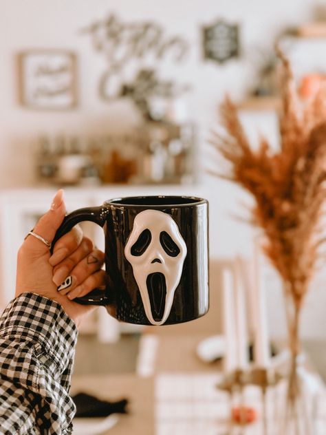 Ghost Face Mug, Creepy Mugs, Ghostface Mug, Taza Aesthetic, Halloween Mugs Coffee Cups, Tazas Aesthetic, Aesthetic Cups, Halloween Mugs, Color Me Mine