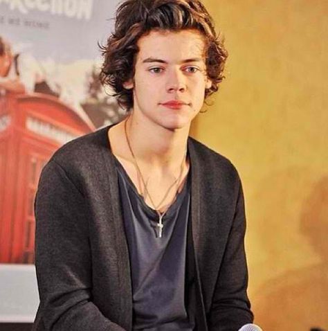 "Your hair looks sexy pushed back." Japan Harry, Harry Styles Eyes, Gambar One Direction, Harry 1d, Harry Styles Cute, One Direction Photos, Haikou, Harry Styles Wallpaper, Frat Boy