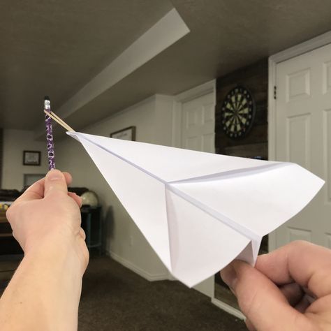 Fling Flyer, Paper Airplane Launcher, Paper Airplane Instructions, Paper Airplane Steps, Make Paper Airplanes, Paper Airplanes Instructions, Boy Scout Activities, Wolf Scouts, Flowers Paper Craft