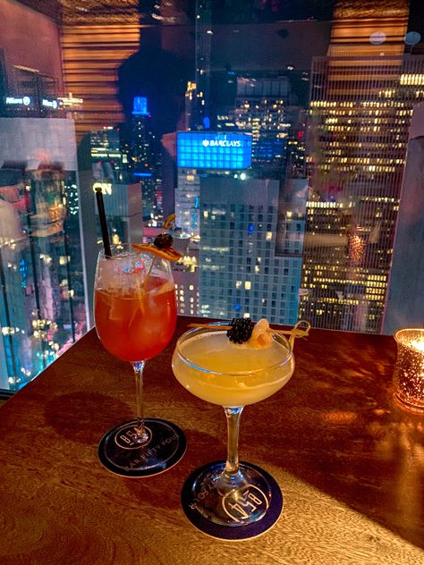 cocktails new york rooftop bar drinks fancy food recipe meal foodie aesthetic idea inspo photography New York Rooftop Bar, Twenty Fine, Sketches Book, Foodie Aesthetic, New York Rooftop, Cocktail Images, Rooftop Party, Nyc Skyline, Fancy Food