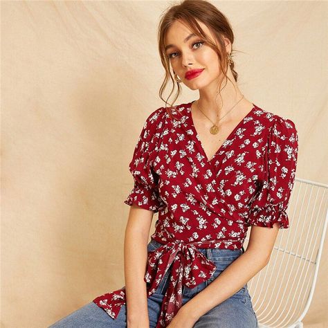 9aa42b31882ec039965f3c4923ce901bdesc49089346ri 80s Fashion Trends, Mode Casual, Tie Front Blouse, Tie Blouse, Look Vintage, Boho Blouses, Outfit Summer, Ditsy Floral, Mode Inspiration