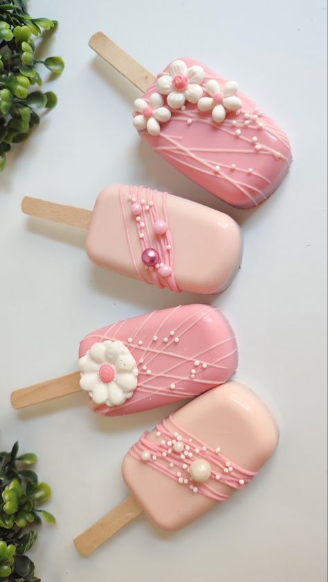 Cakesicle Decoration Ideas, Cacksickles Ideas, Cake Cycle Pops, Flower Cakesicles, Cake Cycles, Cake Sicles Design, Barbie Cakesicles, Cakesickles Ideas, Barbie Cakecicles