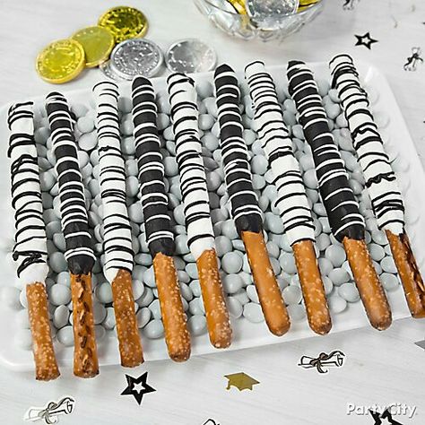 Black & white chocolate dipped pretzels. White Pretzels, White Masquerade, Chocolate Melts, Panda Baby Showers, Dipped Pretzels, Black White Parties, Gold Sprinkles, Graduation Party Ideas, White Bridal Shower