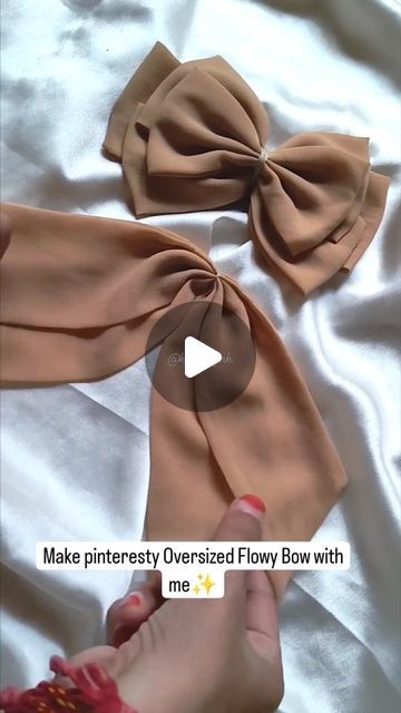 Oversized Hair Bow, Hand Embroidery Hair Bow, Chiffon Bow Diy, Handmade Hair Bows Tutorial, Fluffy Scrunchies, Pig Tail Bows, Bow Inspiration, Easy Bow, Small Hair Bows