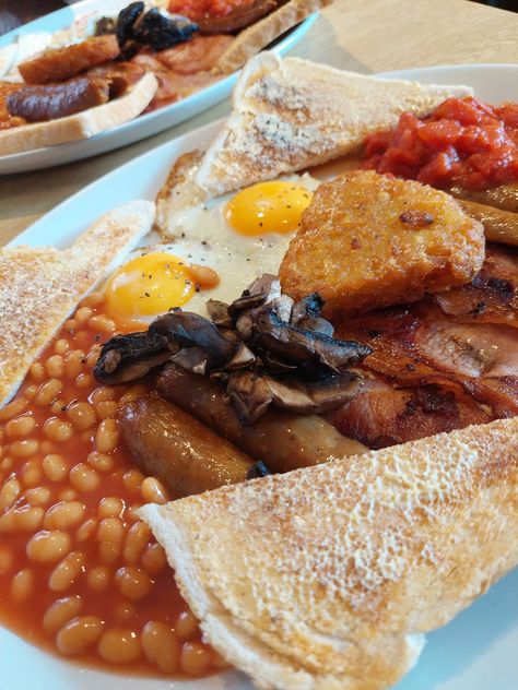 📍Riveresque,Leeds #food #foodporn #englishbreakfast #breakfast #brunch #brunchideas #leeds #leedsfood #Englishfood #riveresque #traditionalmeal #hungry Typical English Breakfast, Identity Collage, English Breakfast, English Food, Leeds, Breakfast Brunch, England, Collage