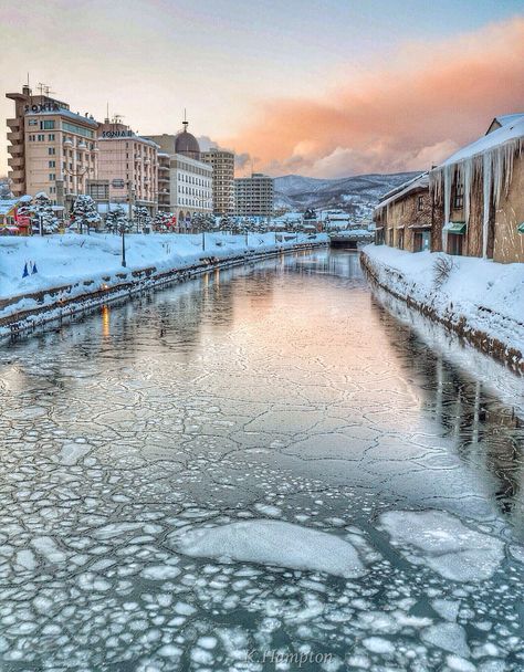 Lovely city, Otaru Canal Hokkaido on a cold winter day. Hokkaido Japan Winter, Japanese Guide, Otaru Hokkaido, Hokkaido Winter, Skiing In Japan, Snow Season, Japan Winter, Japan Holidays, Otaru