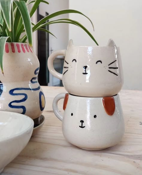 Cat lovers dog lovers cat cup dog mug Cat Pottery Mug, Cat Mug Pottery, Cat Ceramic Ideas, Cat Pottery, Diy Keramik, Cat Cup, Cup Cat, Ceramics Pottery Mugs, Pottery Cat