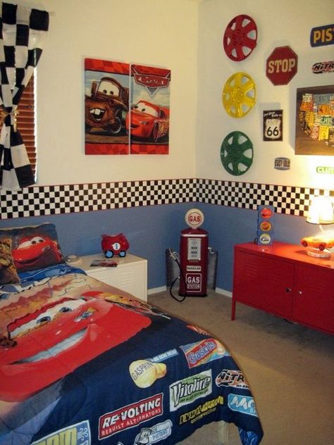 Decorating a kids bedroom is all about fun; so if your child is obsessed with all-things four wheels or your pre-teen counts down the days until he or she gets a license, why not create a cars-themed bedroom that will spark their imagination and pay homage to their interests? The good news:... Disney Cars Bedroom, Cars Bedroom Decor, Car Themed Rooms, Car Themed Bedrooms, Boys Room Design, Boy Rooms, Big Boy Bedrooms, Cars Room, Car Bedroom