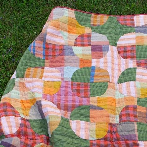 Hand Stitched Quilt Patterns, Quilt Backing Ideas, Quilt Themes, Quilt Aesthetic, Quilted Art, Birthday Quilt, Knitting Quilt, Quilted Blanket, Patchwork Blanket