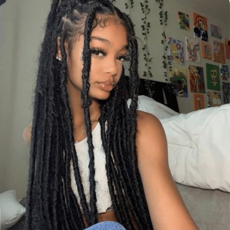 The 5 Styles of Faux Locs You Have To See Now - Social Beauty Club Jet Black Faux Locs, Faux Locs Medium Size, Marley Faux Locs, Large Faux Locs, Fox Locs, Wicks Locs, Faux Locs Marley Hair, Long Faux Locs, Faux Locs Styles