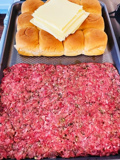 Black Stone Party Food, Stuff To Cook On Blackstone, Cheeseburger Sliders Blackstone, Ground Beef On The Blackstone, Kings Hawaiian Sliders Cheeseburger, Hawaiian Roll Sliders On Blackstone, Flat Top Desserts, Camping Food On Griddle, Flat Top Burgers