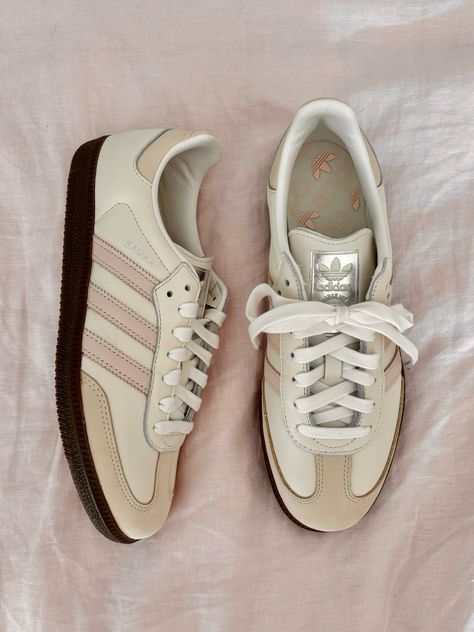 Light Pink Sambas, Pink And White Sambas, Pink Adidas Samba, Pink Samba Outfit, Adidas Samba Pink, Sambas Pink, Pink Sambas, Pink Samba, Samba Rose