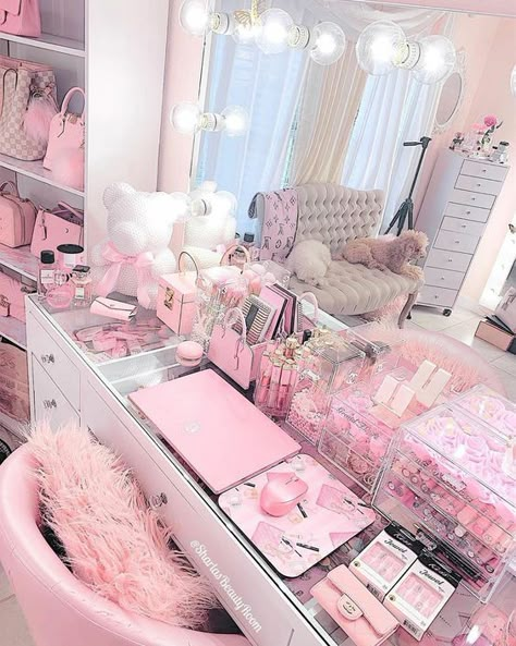 Girly Vanity, Pink Makeup Room, Girly Pink Bedroom, Pink Vanity, Elegant Interior Design, Beauty Room Decor, Princess Room, Cute Bedroom Ideas, Makeup Rooms