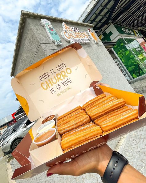 Nuestros mini churros son perfectos 😍☝🏼 Repórtense todos los fans de ellos 🥨 @ayquechurros #churros #churreriacali #churroscali Churros Packaging Ideas, Churro Ideas, Churros Ideas, Churro Stand, Churreria Ideas, Mexican Photoshoot, Churro Bar, Mini Churros, Mural Kitchen