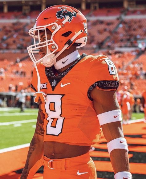 Football Hits, Oklahoma State Football, Go Pokes, Cardinals Nfl, Nfl Football Players, Football Photography, Oklahoma State Cowboys, Football Boys, Football Pictures