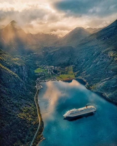 Geiranger Norway, Norway Cruise, Amazing Pics, Travel Locations, Beautiful Photos Of Nature, Countries Around The World, Wonderful Places, Breathtaking Views, Cool Places To Visit