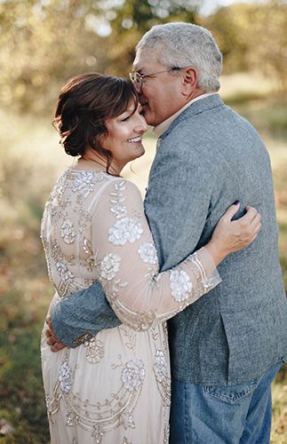 30 Years of Marriage Campfire Celebration - Inspired By This Anniversary Photography Poses, Older Couple Wedding, Older Couple Photography, Vieux Couples, Shooting Couple, Family Photoshoot Poses, Anniversary Photography, Wedding Anniversary Photos, Wedding Portrait Poses