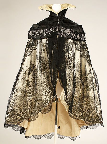 Evening cape | French | The Met Antique Clothing, Old Fashion, Edwardian Fashion, Historical Dresses, Moda Vintage, Fantasy Fashion, Historical Clothing, Mode Vintage, Historical Fashion