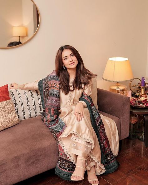 Yumna Zaidi (@yumnazaidiofficial) • Instagram photos and videos Yumna Zaidi Dresses, Zainab Shabbir, Pakistani Mehndi Designs, Faiza Saqlain, Dress Design Pakistani, Trendy Cocktail Dresses, Eid Ul Azha, Yumna Zaidi, Elegant Suit