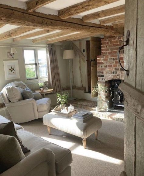 Small Cottage Interiors, French Country Decorating Living Room, French Country Rug, Cottage Interior Design, English Cottage Decor, French Country Living, English Cottages, French Country Living Room, Casa Country