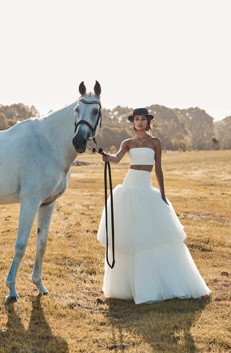 Dress With Crop Top, Horse Photoshoot Ideas, Cowgirl Bride, Cowgirl Photoshoot, Horse Photography Poses, Western Photoshoot, One Day Bridal, Horse Wedding, Wedding Newspaper