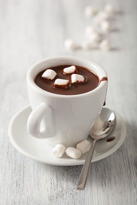 Hot Chocolate With Marshmallows, Chocolate With Marshmallows, Cup Of Hot Chocolate, Hot Chocolate Marshmallows, Chocolate Marshmallows, Chocolate Caliente, Hot Chocolate Bars, Hot Chocolate Recipes, Chocolate Drinks