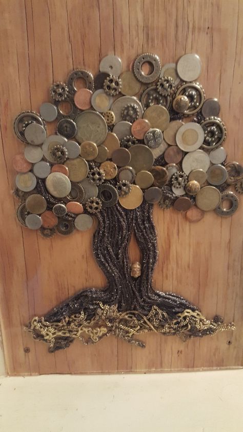 Old Coins Craft, Coin Crafts, Old Jewelry Crafts, Steampunk Crafts, Repurposed Art, Easy Painting Ideas, Easy Acrylic Painting, Coin Art, Mixed Media Crafts