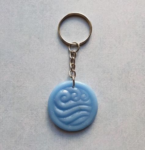 Katara Necklace, Arte Monster High, Clay Keychain, Clay Diy Projects, Bag Pins, Polymer Clay Diy, Cute Clay, Diy Keychain, Clay Charms