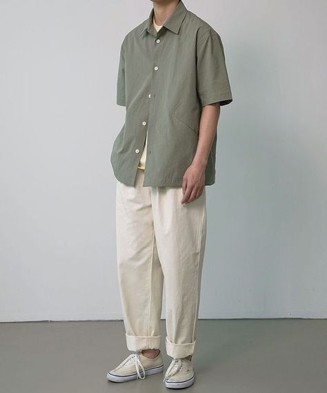 Aesthetic Minimalist Outfits Men, 90s Japanese Street Fashion Men, Mens Outfit Green, Japanese Man Outfit, Japanese Men Outfit, Japanese 90s Fashion Men, Japanese Outfits Men, Short Men Outfit Ideas, Japanese Men Fashion