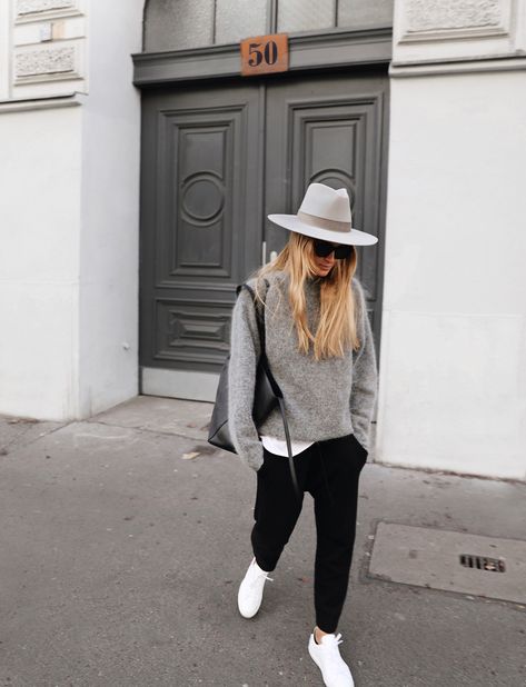 GREY ON GREY Outfits Leggins, Minimalist Moda, Gray Hat, Boho Mode, Hat Outfit, Women Fashion Edgy, Grunge Look, Fashion Blogger Style, Outfits With Hats