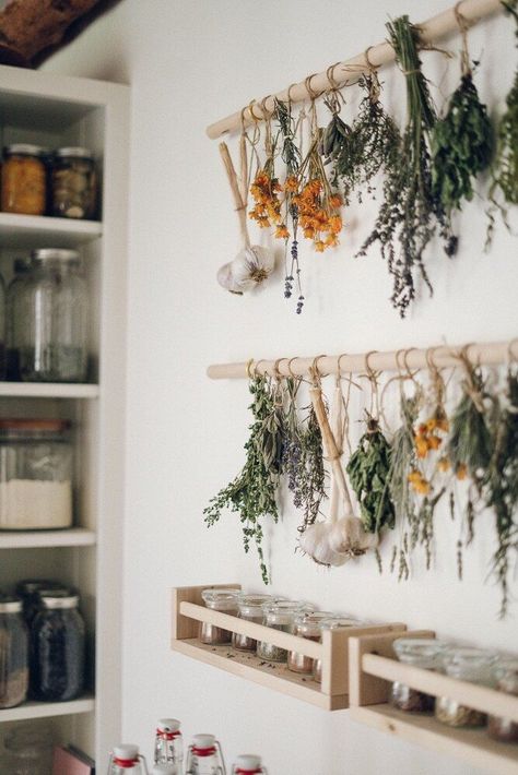 Herb Drying Room, Herb Drying Rack Diy, Diy Herb Drying Rack, Diy Herb Drying, Herb Shelf, Preserve Herbs, Hanging Herb Gardens, Herb Drying Rack, Plastic Free Food Storage