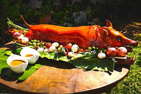 Lechon Baboy Filipino Food, Roasted Hog, Fiesta Theme Party Decorations, Types Of Sausage, Filipino Street Food, Fried Bananas, Pig Roast, Fiesta Theme, Spanish Dishes