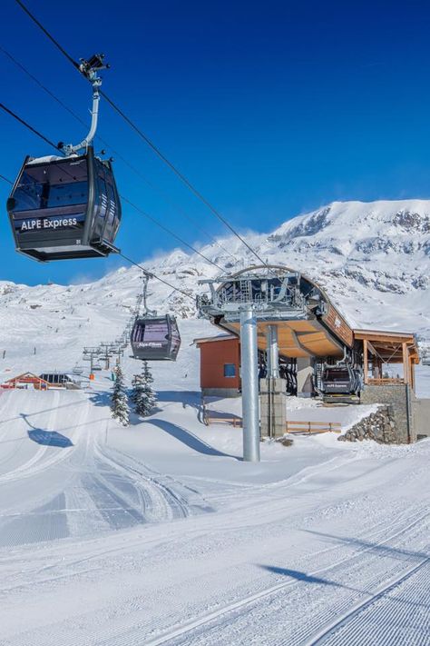 Alpe D'huez, Ski Lodge Interior, Snowboarding Aesthetic, Alps Skiing, Dusk Til Dawn, Jackson Hole Skiing, Skiing Art, Sky Resort, Ski Village