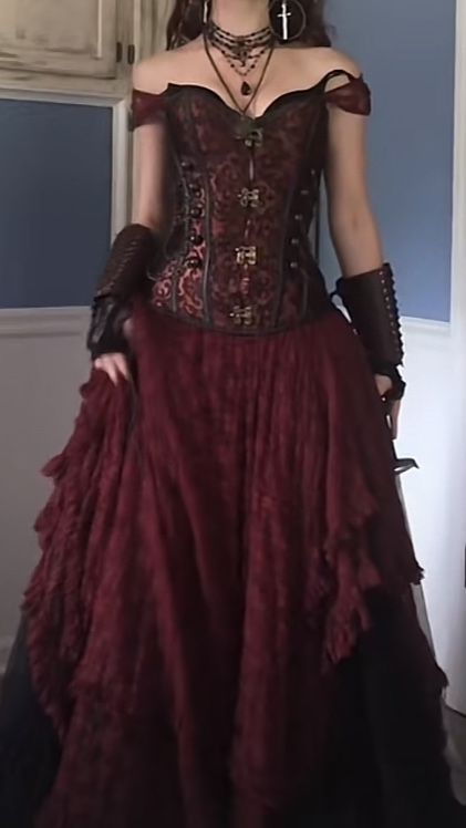 Dress For Occasion, Descendants Dr, Ren Faire Outfits, Pirate Dress, Vampire Dress, Pirate Outfit, Fair Outfits, Old Fashion Dresses, Prom Dress Inspiration