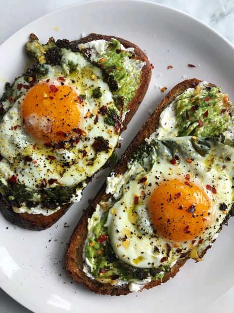 Pesto Eggs, Breakfast Meat, Homemade Pesto, Food Trends, How To Cook Eggs, I Understand, The Hype, Food Obsession, Pretty Food