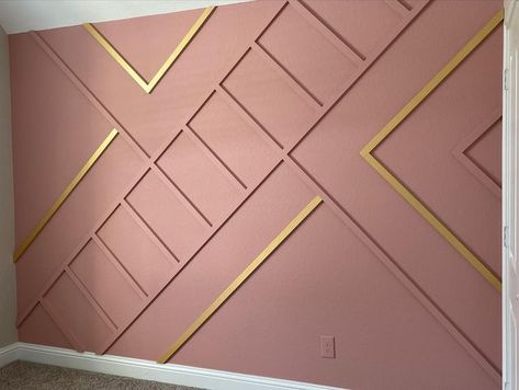 Pink Feature Wall, Pink Bedroom Accessories, Girls Bedroom Decorating, Girls Room Makeover, Decorated Bedroom, Gold Accent Wall, Pink Accent Walls, Blush Pink Bedroom, Wood Wall Design