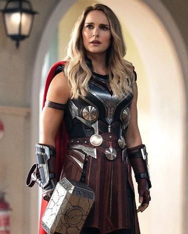 Natalie Portman Thor, Thor Thunder, Thor Girl, Lady Thor, Thor Wallpaper, Female Thor, Jane Foster, Thor Love And Thunder, Love And Thunder