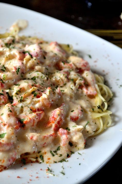 Cajun twist on an Italian classic. My Crawfish Alfredo recipe! Crawfish with every bite. And this creamy, rich alfredo sauce just takes it over the top! Crawfish Tortellini Recipes, Crawfish And Shrimp Pasta, Keto Crawfish Recipes, Seafood Alfredo Sauce, Cajun Crawfish Pasta, Crawfish Cream Sauce Recipe, Crawfish Alfredo, Crawfish Recipe, Crawfish Dishes