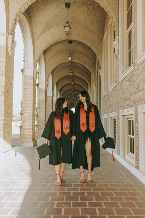 College Graduation Pics With Friends, Graduation With Best Friend, Fun Graduation Pictures With Friends, Graduation Pictures With Sister, Graduation Pictures Two Friends, 2 Person Graduation Pictures, Graduation Duo Poses, Sisters Graduation Pictures, Duo Grad Pics