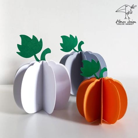 Zucchette 3d facilissime da realizzare, segui il link #cricut #pumpkin #autumn #halloween #halloweendecor #cricutproject Cricut Pumpkin, Green Everything, 3d Pumpkin, Pumpkin Cutouts, Pumpkin Autumn, The Score, Paper Glue, Autumn Halloween, Spray Adhesive