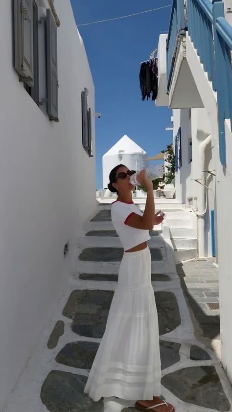 These Are The Only Pieces I'm Packing For Mykonos - CLOSS FASHION White Outfits Beach, Greece Fashion Summer, Mykonos Outfit, Greece Outfit Ideas, Mykonos Style, Island Vacation Outfits, Europe Summer Outfits, White Skirt Summer, Summer Core