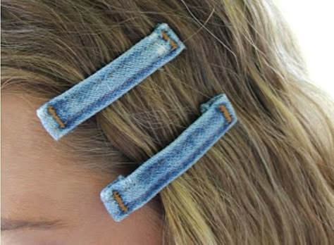 Denim Hair Barrets Made with Repurposed Jeans... To add to my new clothing style for teens of 23!!! Yay!!! Denim Wreaths, Repurposed Jeans, Artisanats Denim, Jeans Recycling, Jean Diy, Ropa Upcycling, Denim Hair, Diy Jeans, Denim Baby