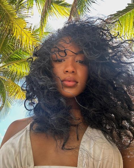 Island Women, Quick Natural Hair Styles, Quick Hairstyles, Island Girl, Brown Girl, How To Pose, Pretty Selfies, Beach Babe, Instagram Story Ideas