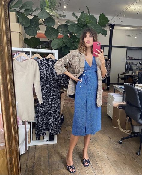 Jean Damas Pregnant, Jeanne Damas Maternity, Jeanne Damas Pregnancy Style, Chic Pregnancy Style, Pregnant Street Style, Jean Damas, Damas Style, Jeanne Damas Style, Pregnant Outfit