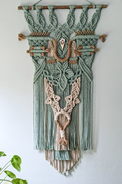 Sage Green Macrame Wall Hanging With Rope and Shell Beachy Bohemian Home Decor Boho Tapestry - Etsy Mexico Macrame Wall Ideas, Green Macrame Wall Hanging, Green Macrame, Small Macrame Wall Hanging, Macrame Wall Hanging Tutorial, Boho Macrame Wall Hanging, Small Macrame, Macrame Knots Pattern, Macrame Tapestry