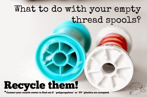 Recycle your empty thread spools! Plastic Thread, Upcycle Plastic, Recycle Design, 3d Crafts, Spool Crafts, Sewing Machine Thread, Bernina Sewing, 3d Craft, Tutorials Diy