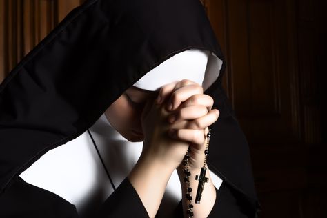 Lawyer Becomes Cloistered Nun To Pay Off Her Law School Debt http://abovethelaw.com/2017/06/lawyer-becomes-cloistered-nun-to-pay-off-her-law-school-debt/?utm_campaign=crowdfire&utm_content=crowdfire&utm_medium=social&utm_source=pinterest Nun Aesthetic, Jesus Facts, Family Counseling, Pope Benedict Xvi, Catholic Women, Pope Benedict, Bride Of Christ, Aesthetic Women, Pope Francis