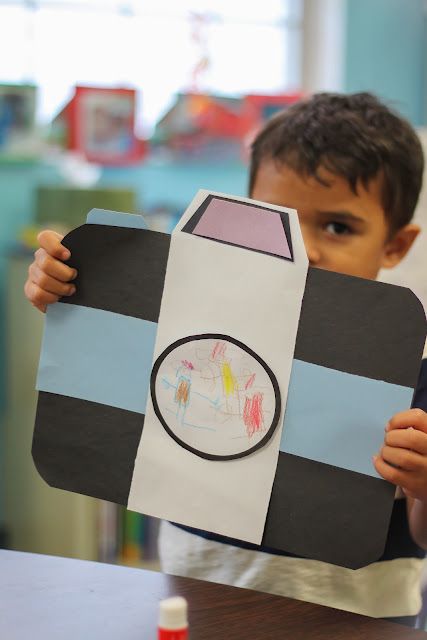 studying shapes while making a camera! Kids loved it Preschool Photography, Entertaining Toddlers, Prek Teacher, Preschool Science Activities, Toddler Ideas, Early Childhood Classrooms, General Ideas, Kindergarten Lessons, Preschool Theme